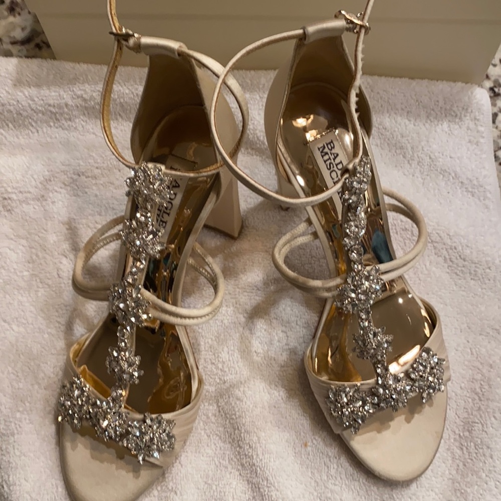 Badgley Mischka Cream Satin Jeweled Heels size 7